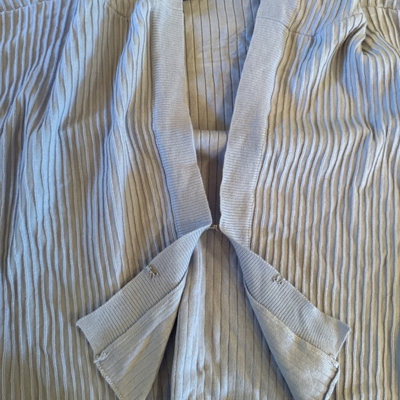 Cropped Hooded Sweater - Picture 3 of 4